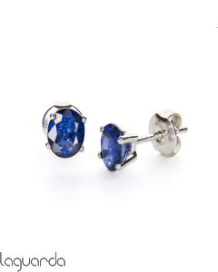 Earrings in white gold with sapphire