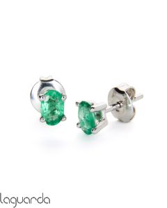 Earrings in white gold with emerald