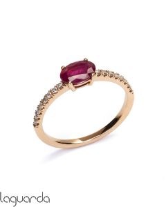 18K rose gold ring with natural diamonds and ruby