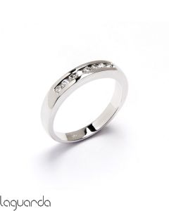 Media alianza de oro blanco con 8 diamantes naturales