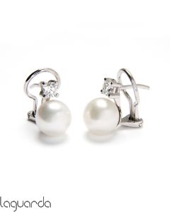 Pendientes Tú y Yo de oro blanco con diamante natural y perla cultivada con cierre omega