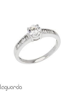Solitario de oro blanco de 18 quilates con diamantes naturales