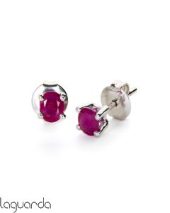 Pendientes de oro blanco de 18 quilates con rubí natural