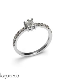 Anillo de oro blanco 18 quilates con diamantes naturales 