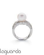 Anillo de oro blanco de 18 quilates con perla cultivada y diamantes naturales