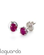 Pendientes de oro blanco de 18 quilates con rubí natural