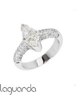 Anillo de oro blanco de 18 quilates con diamantes naturales